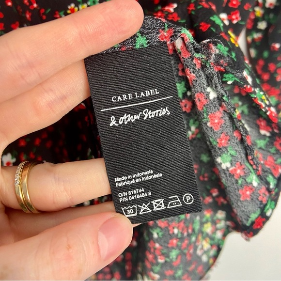 & Other Stories Black Red Floral Button Down Blouse Career Workwear Fall Size 8 - Picture 6 of 6